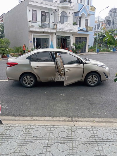 Toyota Vios 2018 1.5E Vàng cát