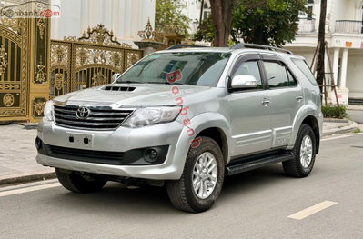 Xe Toyota Fortuner 2.5G 2015
