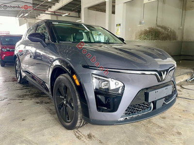 Xe VinFast VF7 Eco 2025