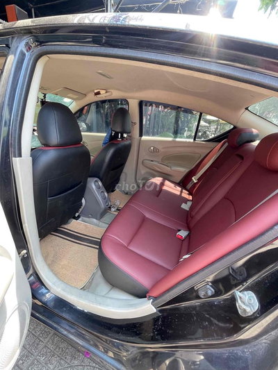 Nissan Sunny Đen 9 vạn