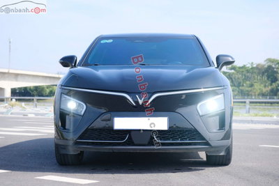 Xe VinFast VF7 Plus AWD 2025