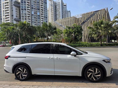 Volkswagen Viloran Premium Trắng 19.000 km