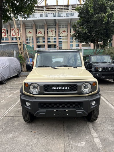 Suzuki Jimny 2024 2 cầu- Trắng Ngà- Đen KM Khủng