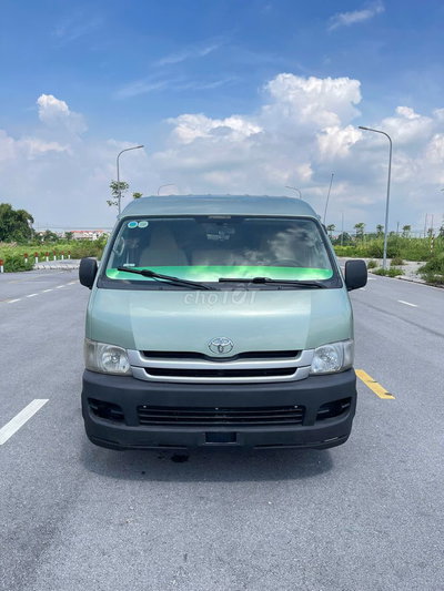 Toyota Hiace 2010 tải van 3 chỗ - 10000 km