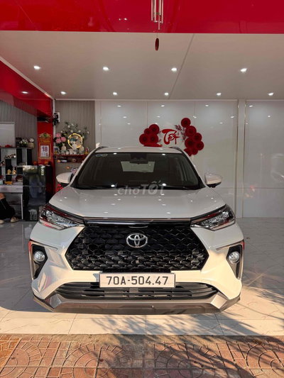 Toyota Veloz Cross Trắng 7 chỗ