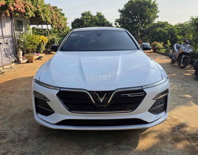 Siêu lướt Vinfast Lux A 2.0 Premium