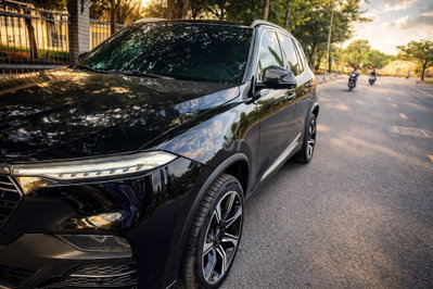 VinFast Lux SA2.0 Premium 2020 Đen