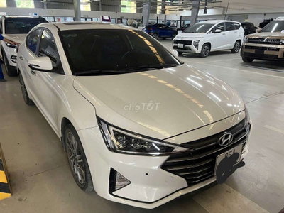 Hyundai Elantra 2.0 AT Trắng