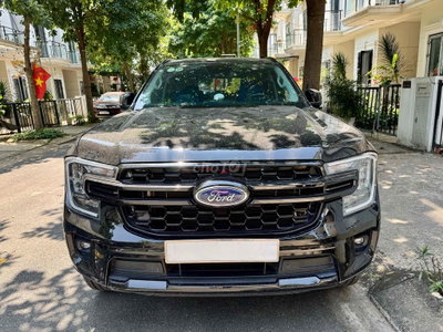 Ford Everest Sport 2025 Đen 23.000 km sơn zin 99%