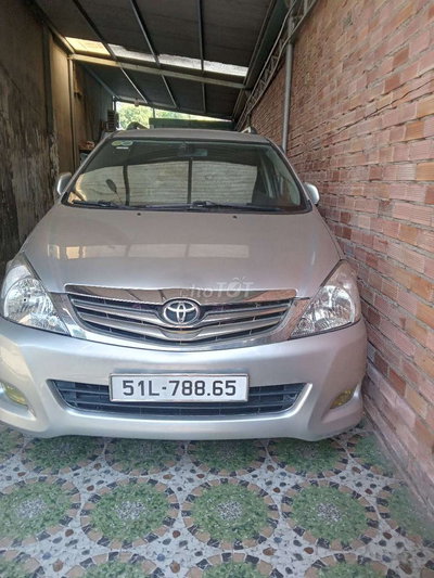 Toyota Innova Bạc 7 chỗ