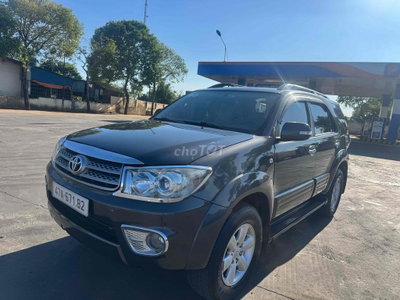 Toyota Fortuner 2010 Xám