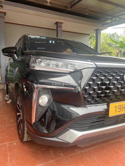 Toyota Veloz 7 chỗ màu Đen