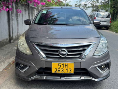 Nissan Sunny màu Xám
