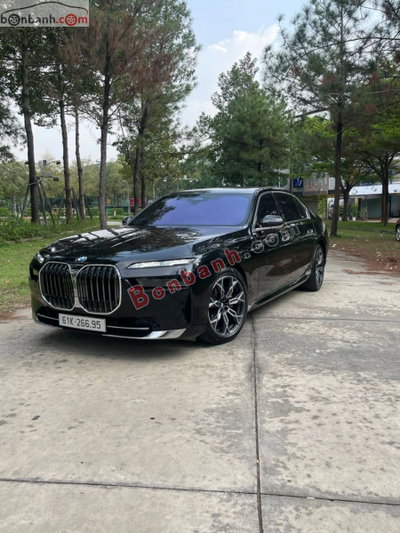 Xe BMW 7 Series 735i Pure Excellence 2023