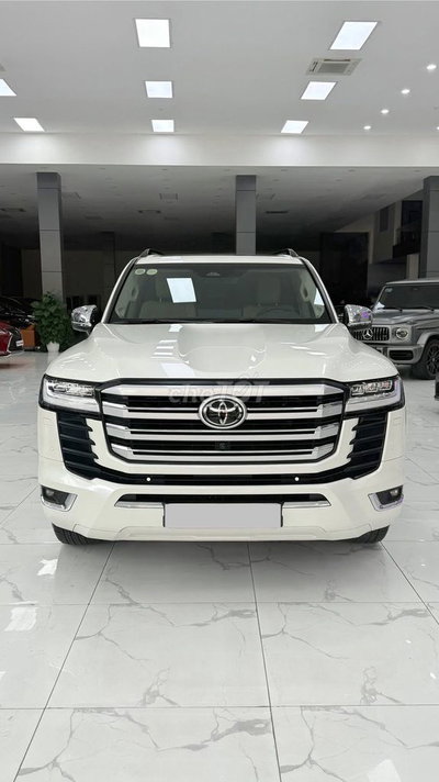 Toyota Land Cruiser LC300 2025 Trắng