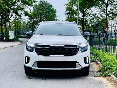 Kia Seltos Luxury Trắng 30000 km