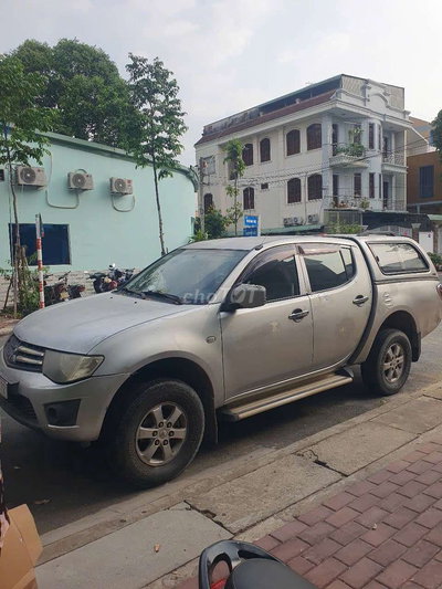 Mitsubishi Triton Bạc