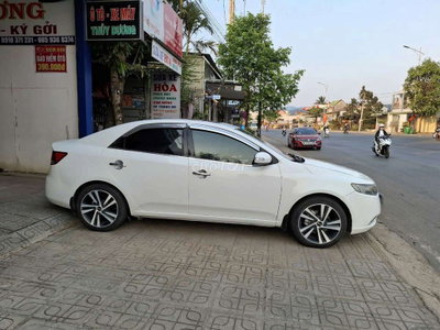 KIA Forte 2010 số sàn màu trắng