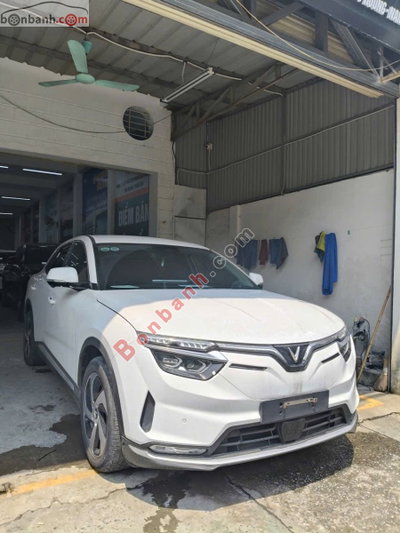 Xe VinFast VF8 Eco AWD 2023