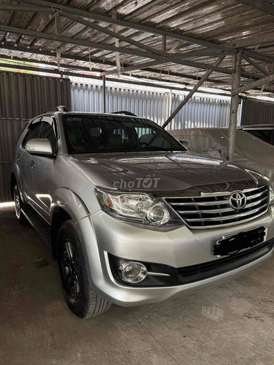 Toyota Fortuner 2016 V Bạc