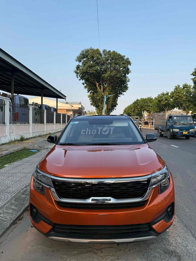 Kia Seltos Luxury màu Cam