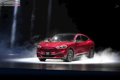 Xe Ford Mustang Mach-E Premium AWD 2025