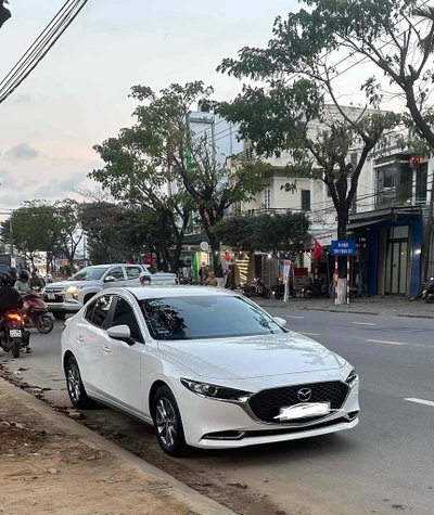 Mazda 3 2023 Deluxe 24.000km