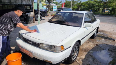 Toyota Camry STD Trắng