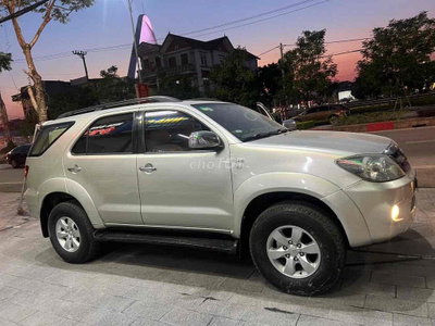 Toyota Fortuner máy dầu std