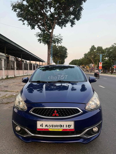 Mitsubishi Mirage Xanh