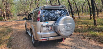 Ford Everest 2009 230000 km Vàng cát