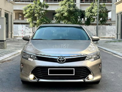 Toyota Camry 2.0E 2017 màu ghi vàng fom mới