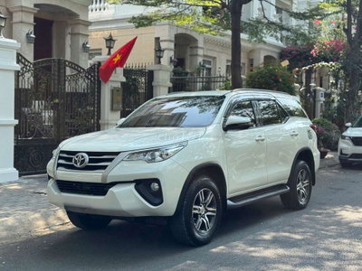 Toyota Fortuner sàn dầu 2018 2.4G Trắng