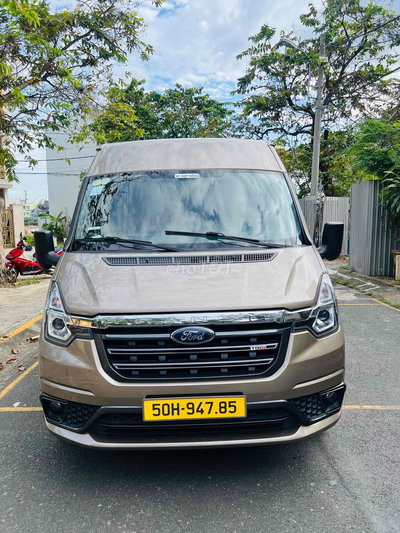 Ford Transit 2023 tên cá nhân xe đẹp