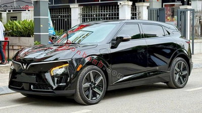 Xe VinFast VF7 Plus AWD 2026
