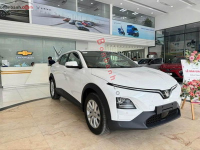 Xe VinFast VF6 Eco 2026