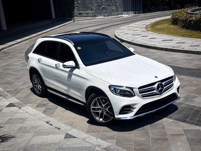 Mercedes-Benz GLC 300 Trắng 5 chỗ