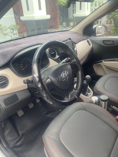 Hyundai Grand i10 2016 Base Bạc