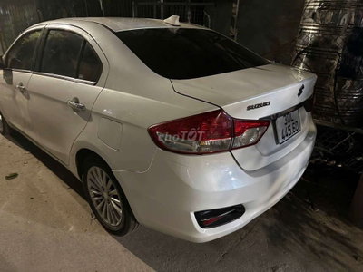 Suzuki Ciaz 2018 Trắng cần bán để lên 7 chỗ