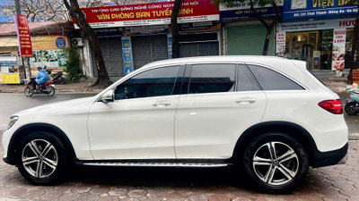 Nữ chính chủ cần bán xe Mẹc GLC200 Trắng