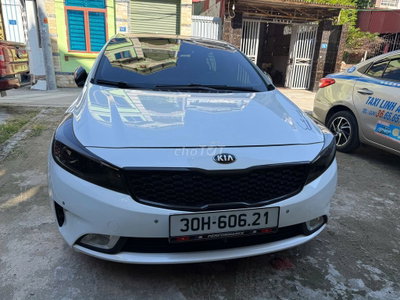 Kia Cerato 2018 1.6T STD Trắng