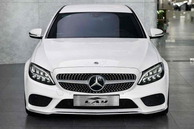 Mercedes C200 Facelift 2018 Trắng/đen - 1 chủ