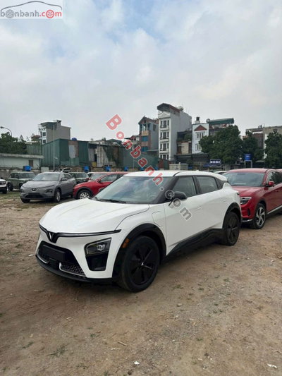 Xe VinFast VF7 Eco 2026