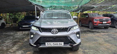 Toyota Fortuner Legender 2024 70.000 km Bạc