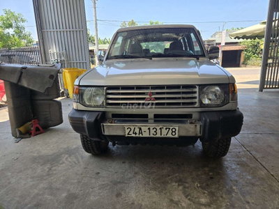 Mitsubishi Pajero 5 chỗ Bạc