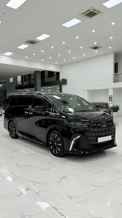 Toyota Alphard sản xuất 2024 màu Đen, 1 chủ.