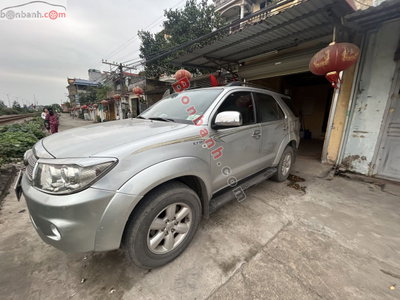 Xe Toyota Fortuner 2.7V 4x4 AT 2011