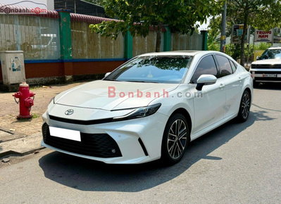 Xe Toyota Camry 2.0Q 2024