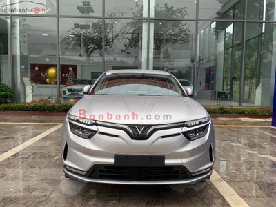 Xe VinFast VF8 Eco 2026