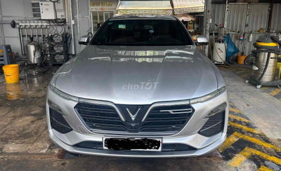 VinFast Lux A2.0 Turbo Cao cấp Bạc